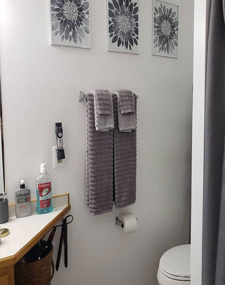 Grey Bath With Modern Wall Print