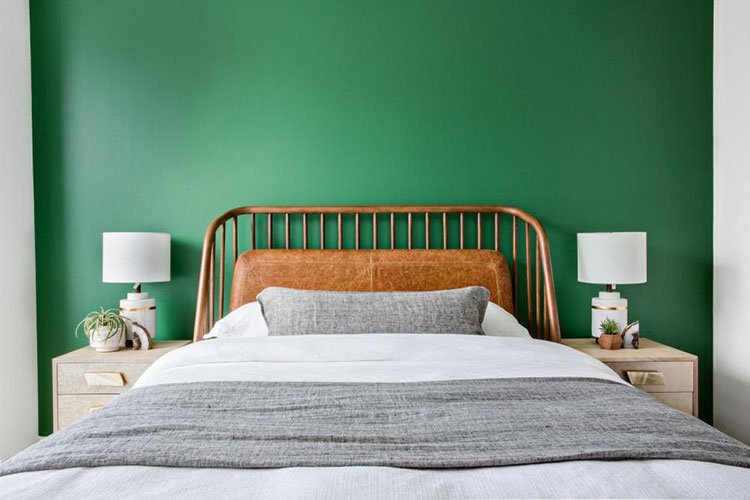 Kelly Green With Wooden Mashup Bedroom Decor