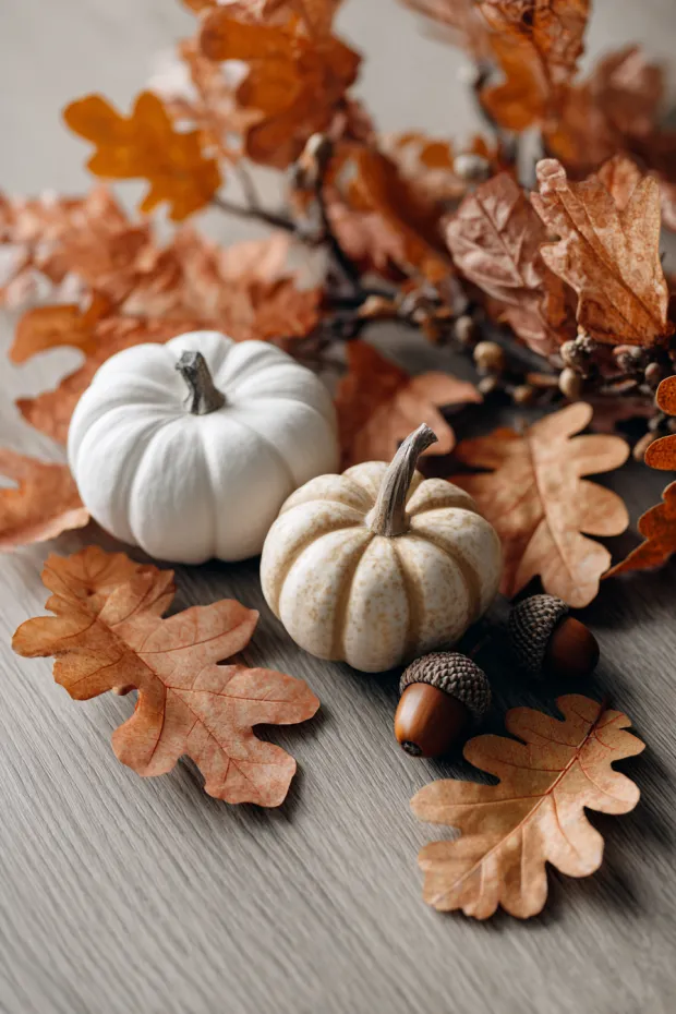 Small Pumpkin and Leaf Tablescape