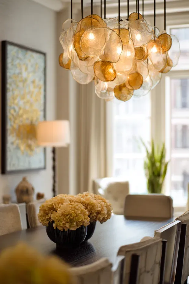 Urban Townhouse with Compact and Sophisticated Dual-Season Styling